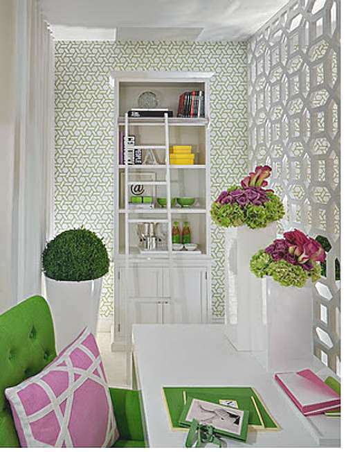 Decoración color: rosa, verde y blanco en la oficina o despacho ...